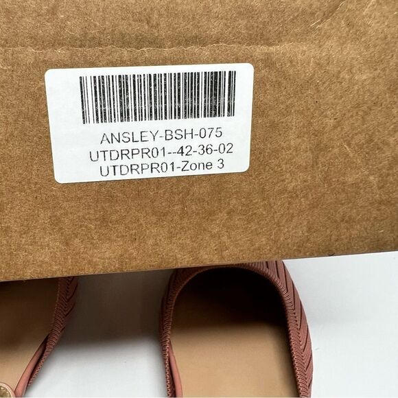 Journee Collection Ansley Flats - Picture 8 of 9